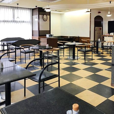 Neyagawa Trend Hotel Bagian luar foto